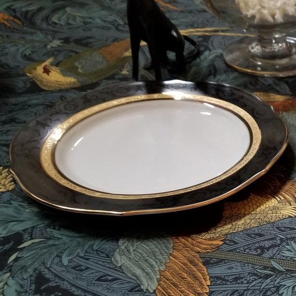 Noritake 2 Kingswood Black and Gold Accent Luncheon Plates - Picture 3 of 7